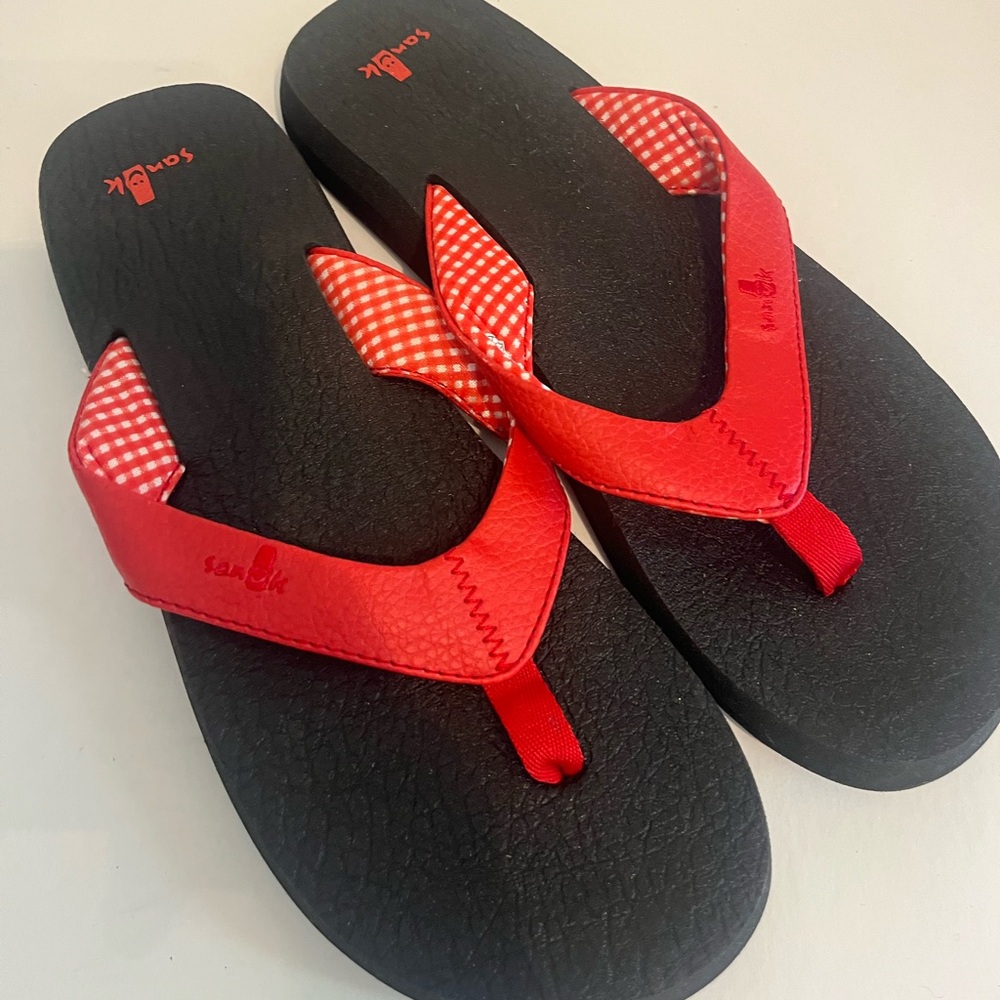 Sanuk Red Flip Flops Sz 8